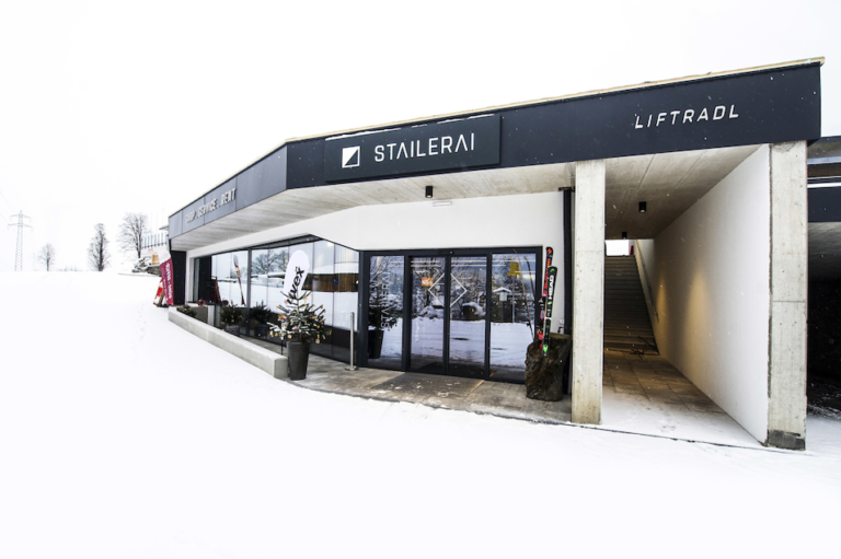 stailerai_outside